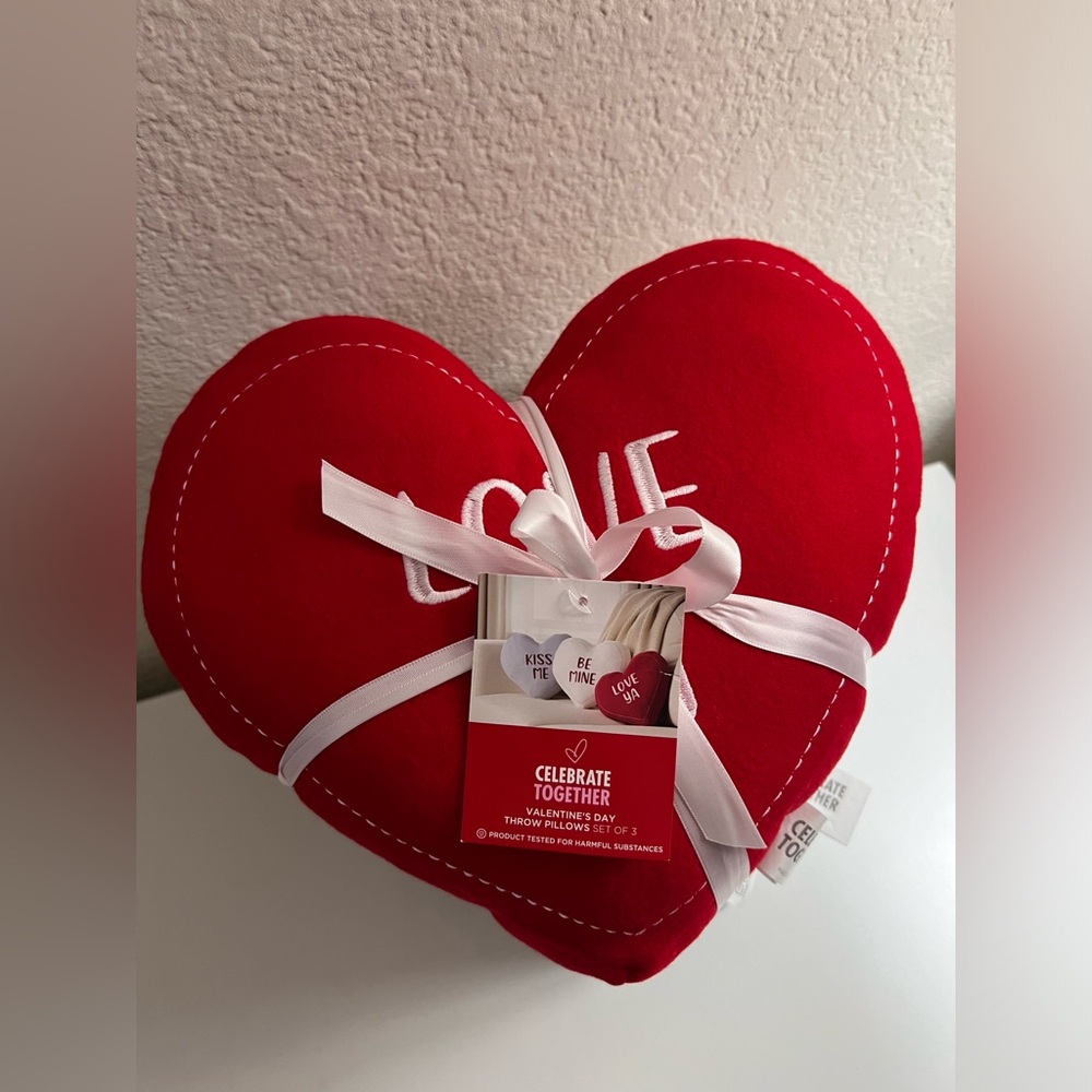 Valentine’s 3pc Heart’s Pillows